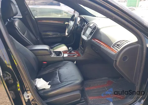 2013 Chrysler 300 Motown z USA, uszkodzony, nr VIN 2C3CCAAG9DH707870